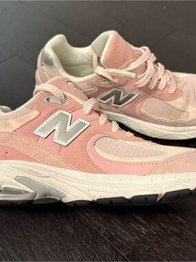 New Balance 2002R Shoes Youth Size 5 Pink Suede Athletic Shoes